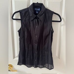 Ann Taylor sleeveless button-up blouse with collar size 2